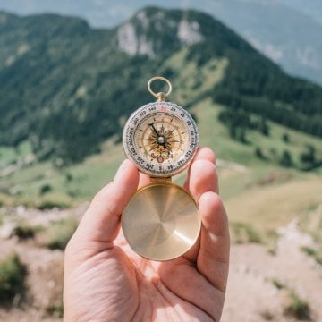 Find Your Way in the Wilderness Using These Expert Compass Tips