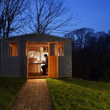 This Is How You Mix Business With Pleasure Like A True Pro 