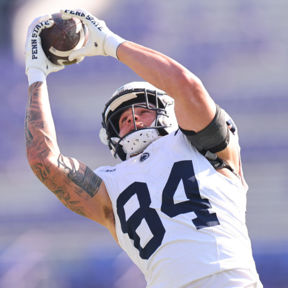 Our Favorite Ways to Stream the Minutemen-Nittany Lions Game